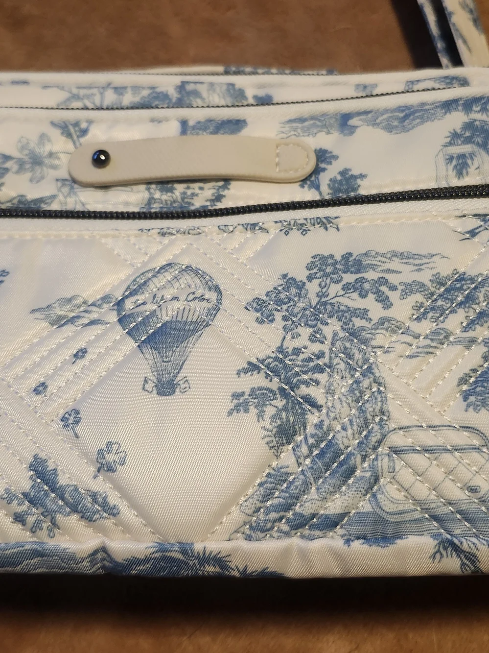 Lug Scoop SE Blue White Toile Quilted Crossbody Bag Multi Pocket Travel NWOT - Picture 2 of 14